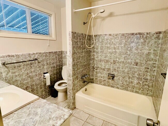 Building Photo - 4733 Merwin St