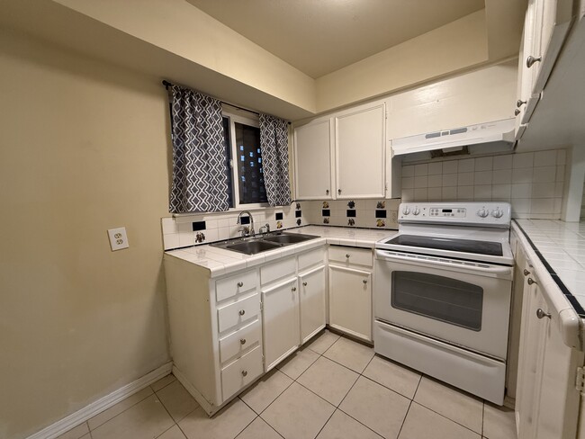 Building Photo - 3000 W Illinois Ave