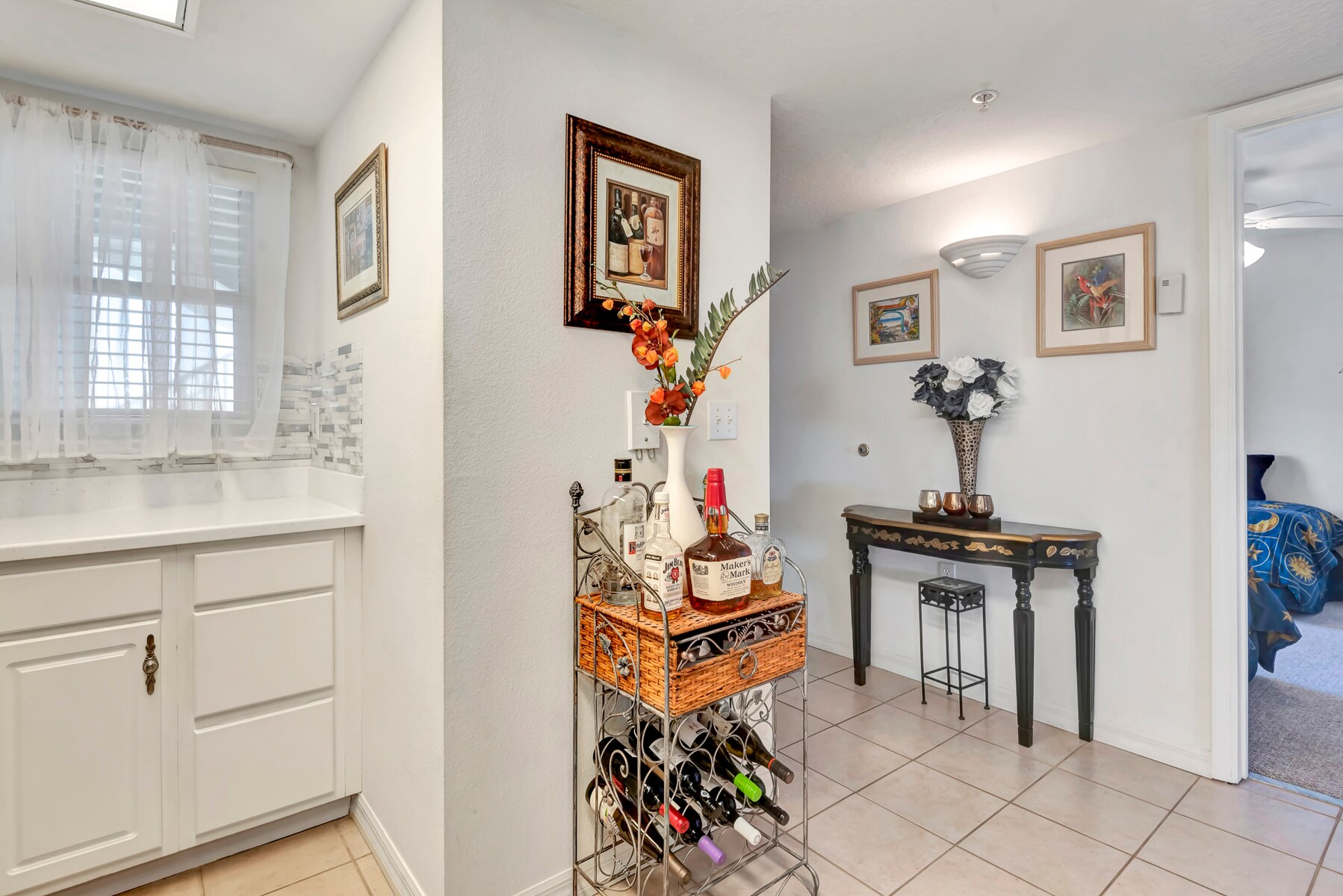 Building Photo - 711 N Halifax Ave