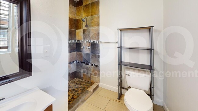 Building Photo - 1539 Yucca Dr