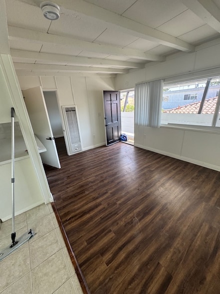 Building Photo - 320 7th St