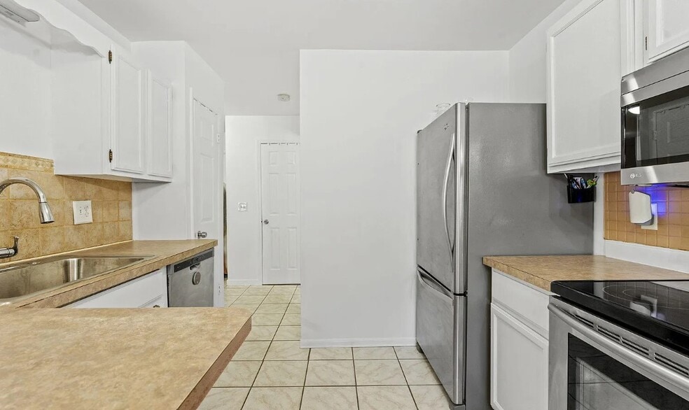 Building Photo - 6 Heartwood Ct