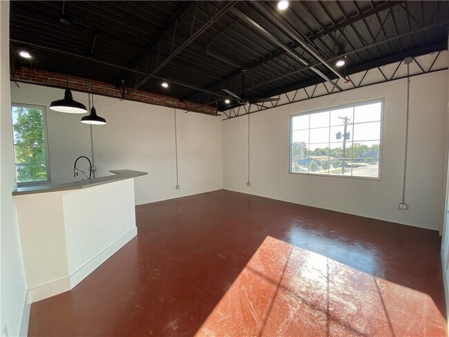 Building Photo - 111 S Main St