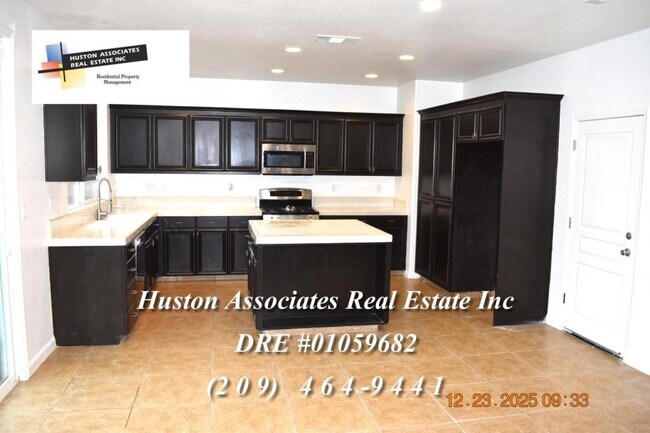 Building Photo - 5953 Pebblestone Way