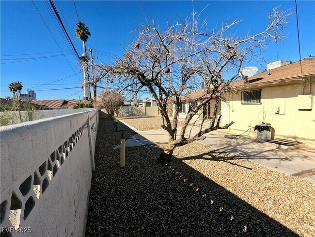Building Photo - 604 Bonita Ave