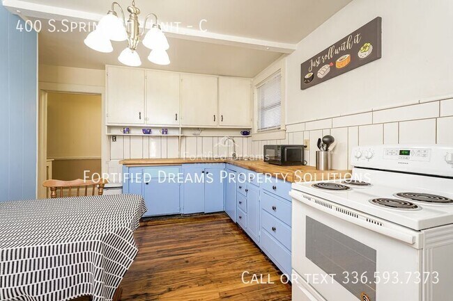 Building Photo - 400 S.Spring St - Unit-C