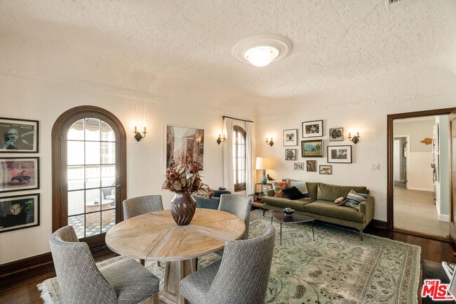 Building Photo - 144 S Orange Dr