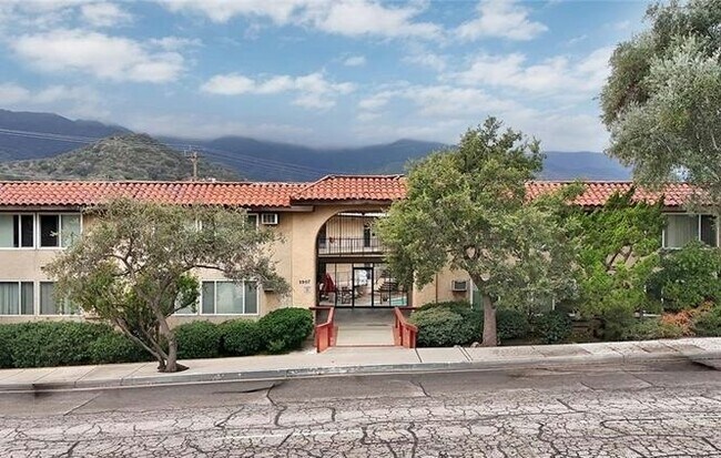 Building Photo - 3907 La Crescenta Ave