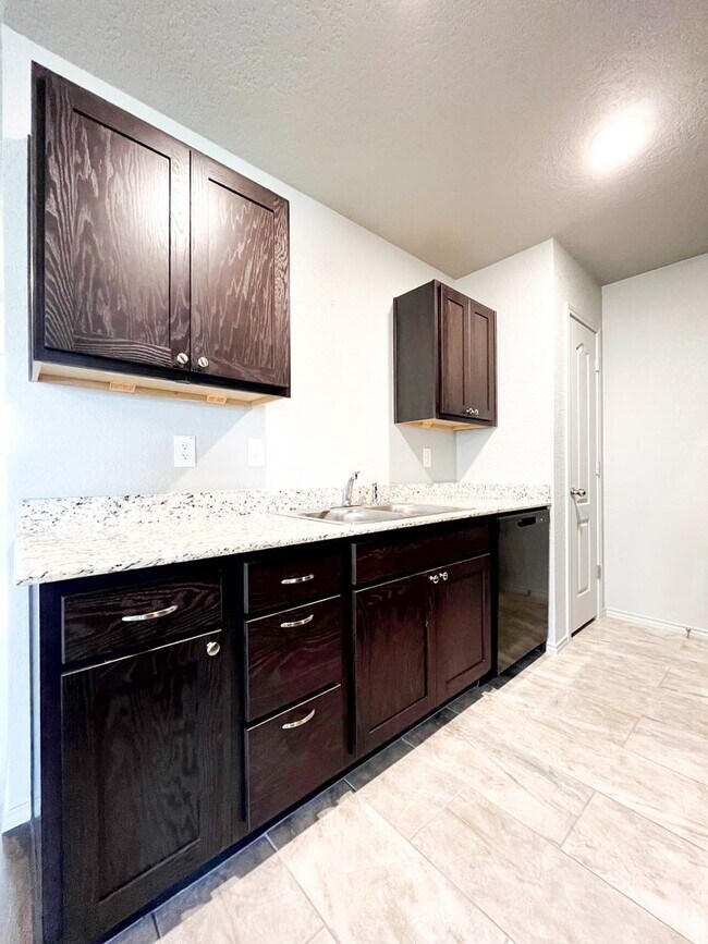 Building Photo - 1606 Risen Star Ln