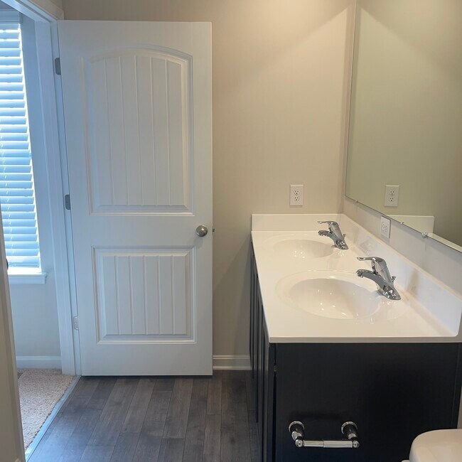 Building Photo - 401 Little Eden Way