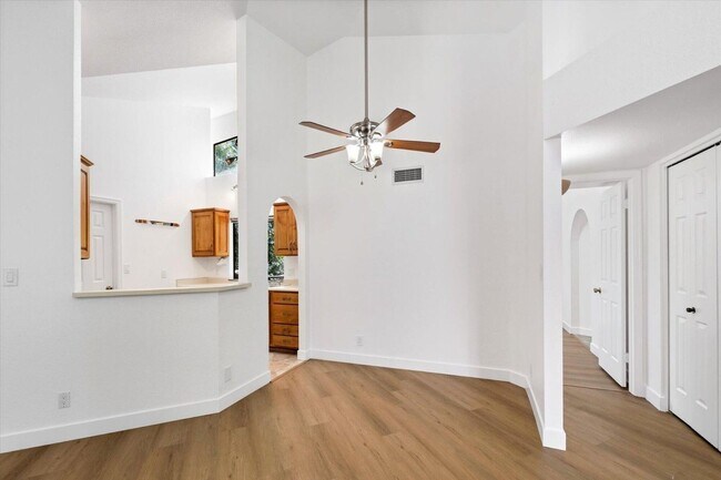 Building Photo - 10301 N 70th St
