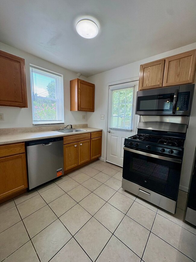 Building Photo - 118 Atlas Dr