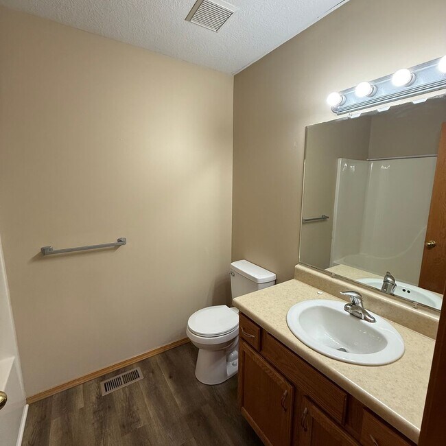 Building Photo - Updated 3 bedroom 2 bathroom home in Clever