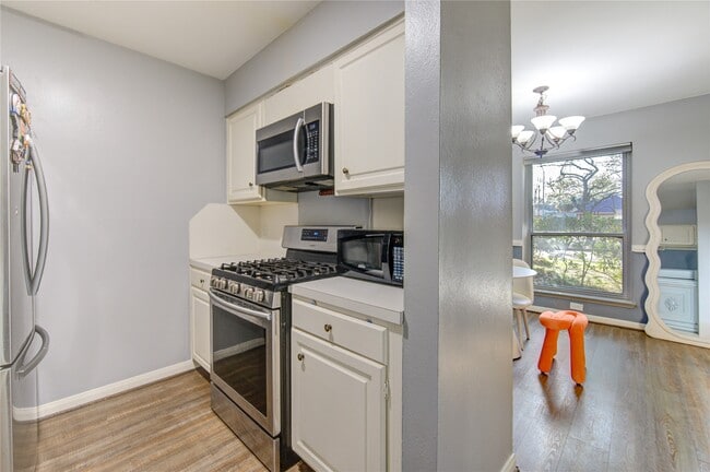 Building Photo - 1160 N Kirkwood Rd