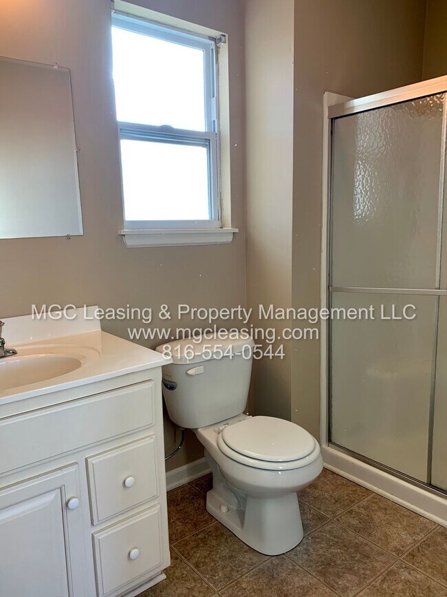 Building Photo - 814 NE Westwind Ln