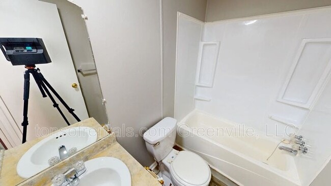 Building Photo - 131 Brookstone Dr
