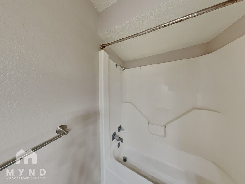 Building Photo - 5515 Brookview Ct