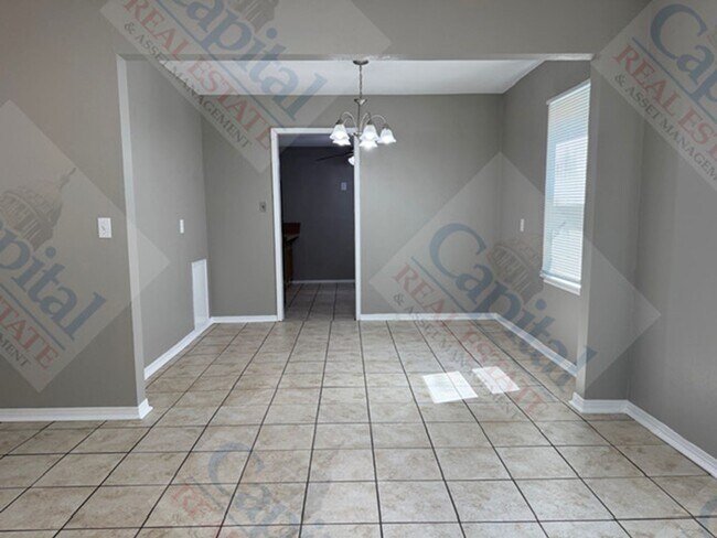 Building Photo - 4422 NE 16th Terrace