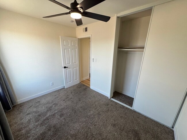 Building Photo - 1534 Hialeah Dr