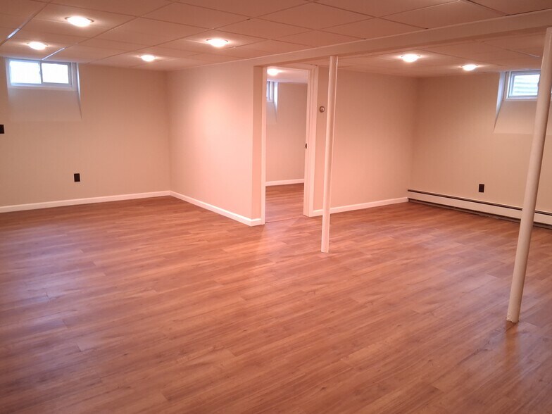 Building Photo - 34 Old East Neck Rd