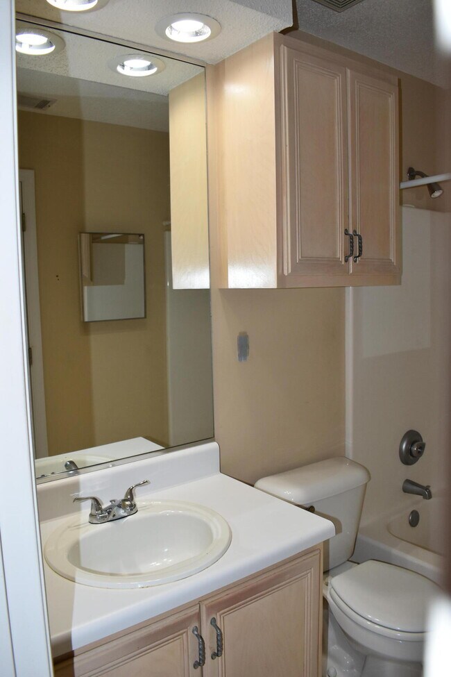 Building Photo - 710 Legacy Ct