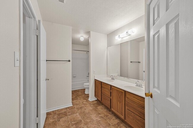 Building Photo - 9711 Diamond Cliff Dr