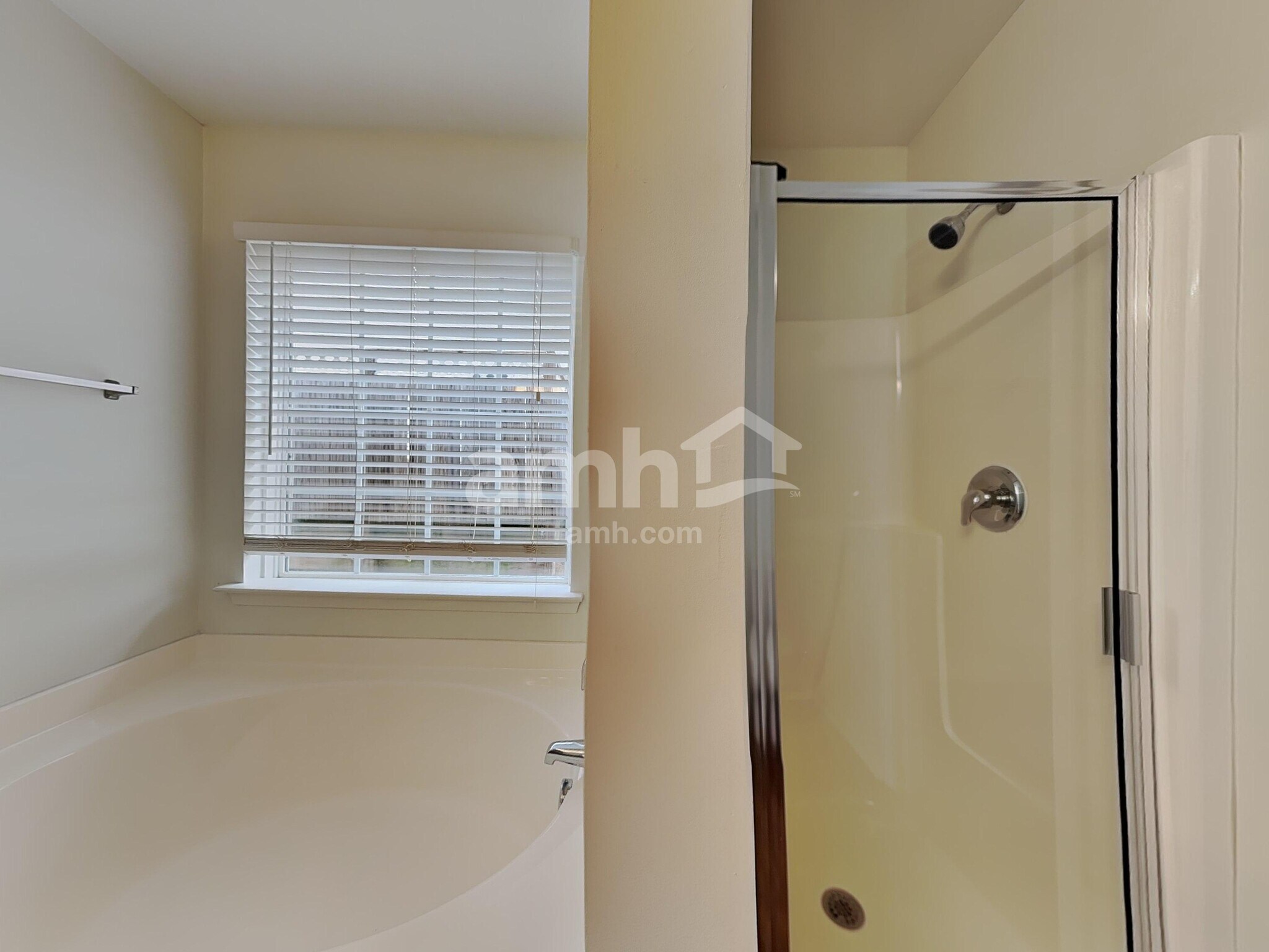 Building Photo - 1568 Pebble Ridge Dr