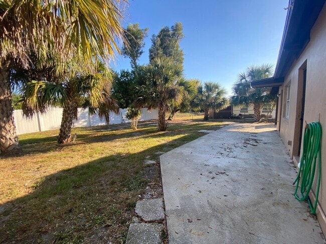 Building Photo - 21995 Catherine Ave