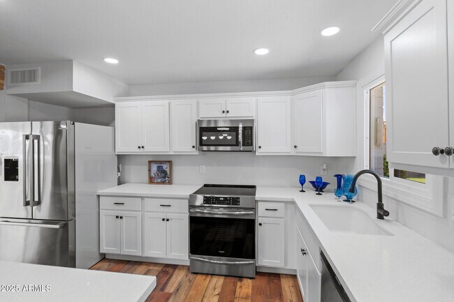 Building Photo - 8326 E Crestwood Way