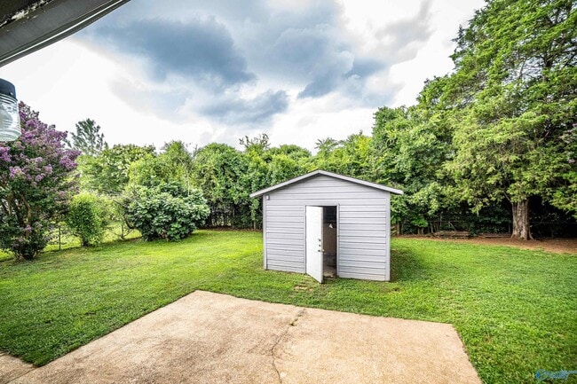 Building Photo - 307 Meadowbrook Dr SE