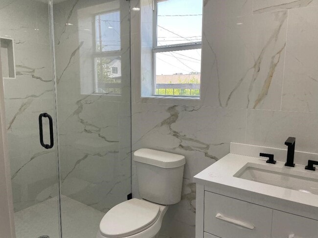 Building Photo - 201 E 37th St