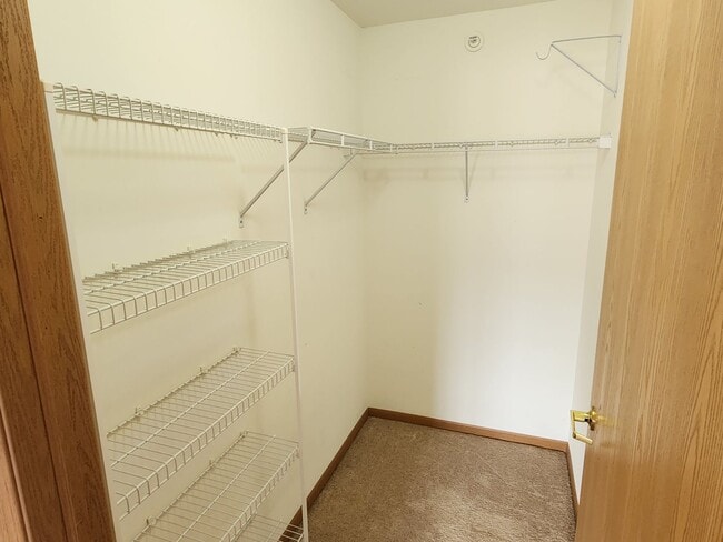 Building Photo - 2 bed 2 bath Kenosha condo