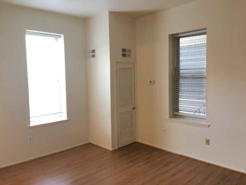 Building Photo - 15 E Read St