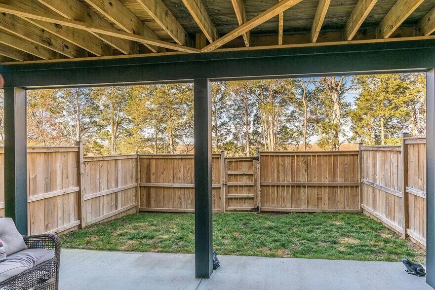 Lower level backyard - 23659 Turtle Point Ter