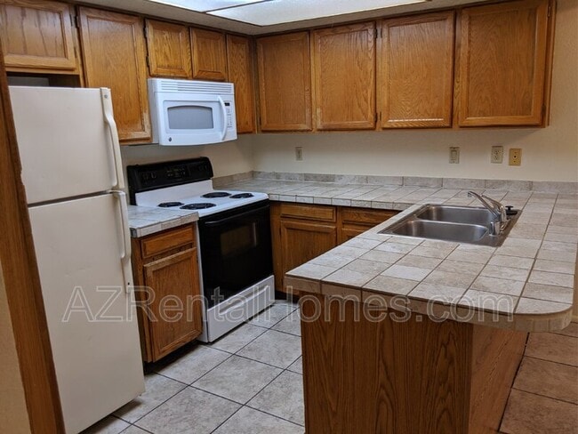 Building Photo - 609 E Mesquite Cir