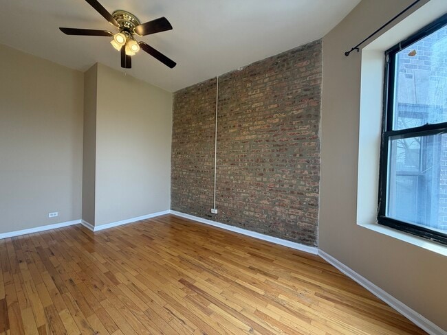 Building Photo - 4055 S Calumet Ave