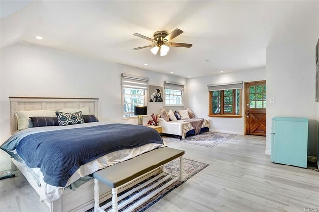 Building Photo - 12060 Laurel Terrace Dr