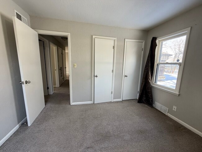 Building Photo - 1420 E 31st St S