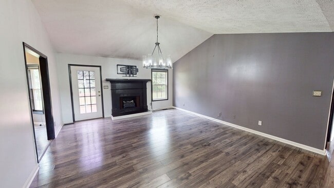 Building Photo - Updated Ranch w/ Bonus in Hope Mills!