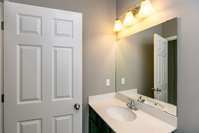 Building Photo - 3726 Ahuja-  3/bedroom 2/bath $2200/month