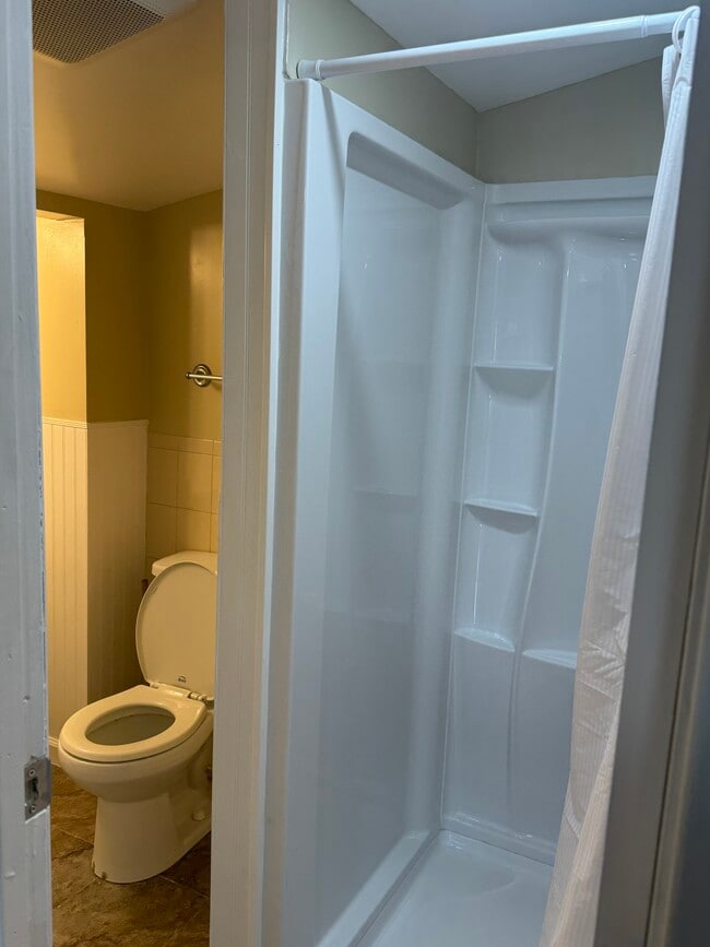 Building Photo - 569 Jerome St