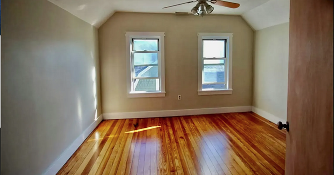 Bedroom - 14-2 Dow St