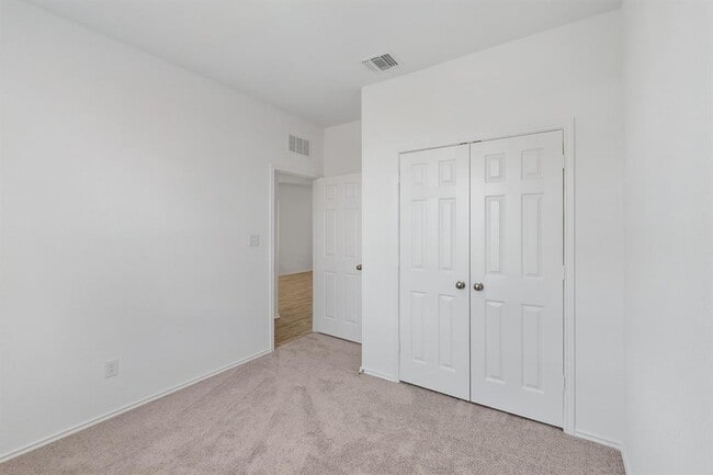 Building Photo - 133 Ventura Dr