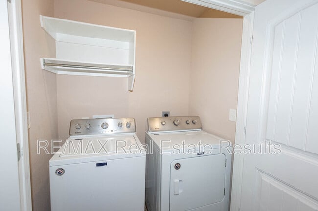 Building Photo - 1523 Purple Finch St