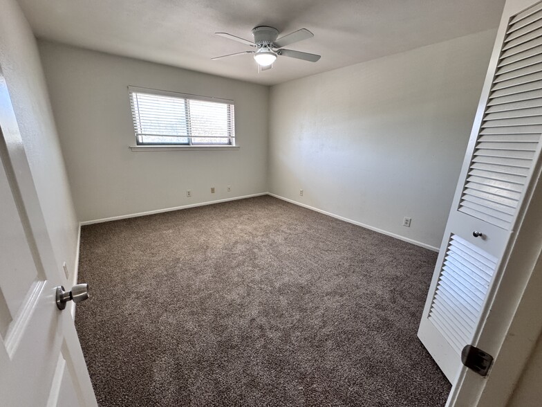 Upstairs Bedroom 2 - 6106 Vance Jackson Rd