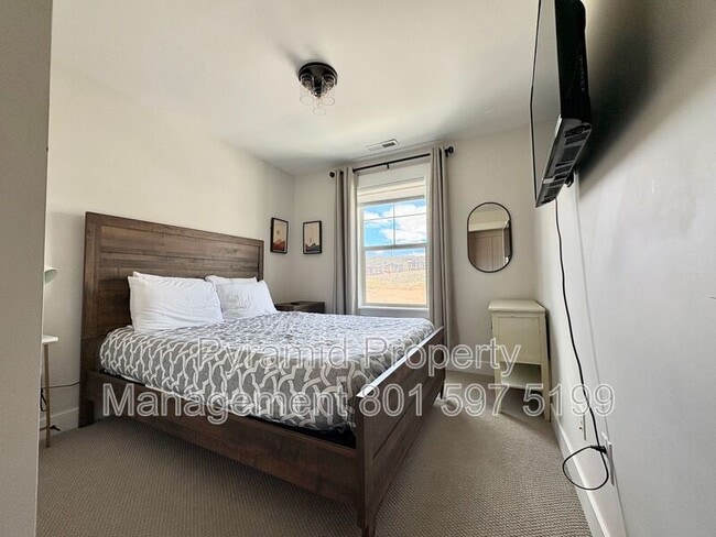 Building Photo - 1027 Wasatch Spring Rd