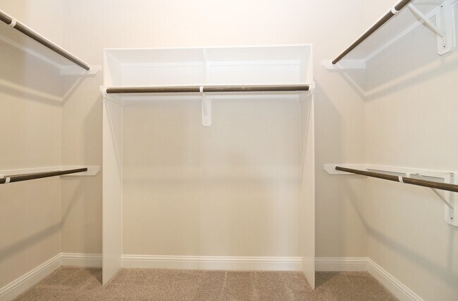 Building Photo - 8218 Oxbow Manor