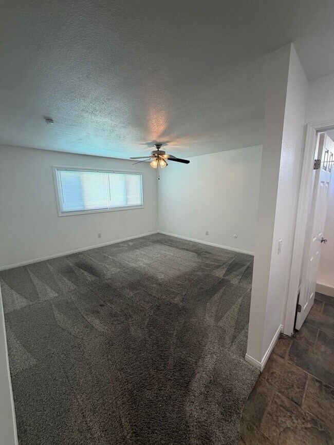 Building Photo - 1118 Zircon St