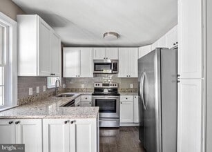 Building Photo - 2617 E Maple St