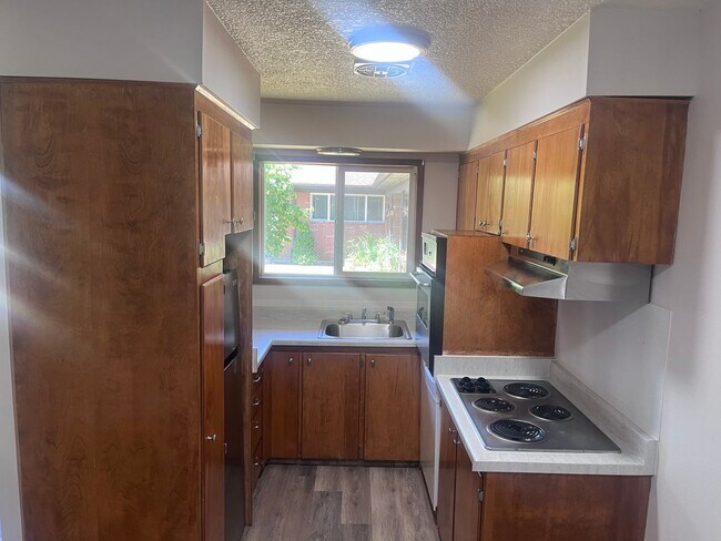 Building Photo - Mid Century Cool in SE Pdx